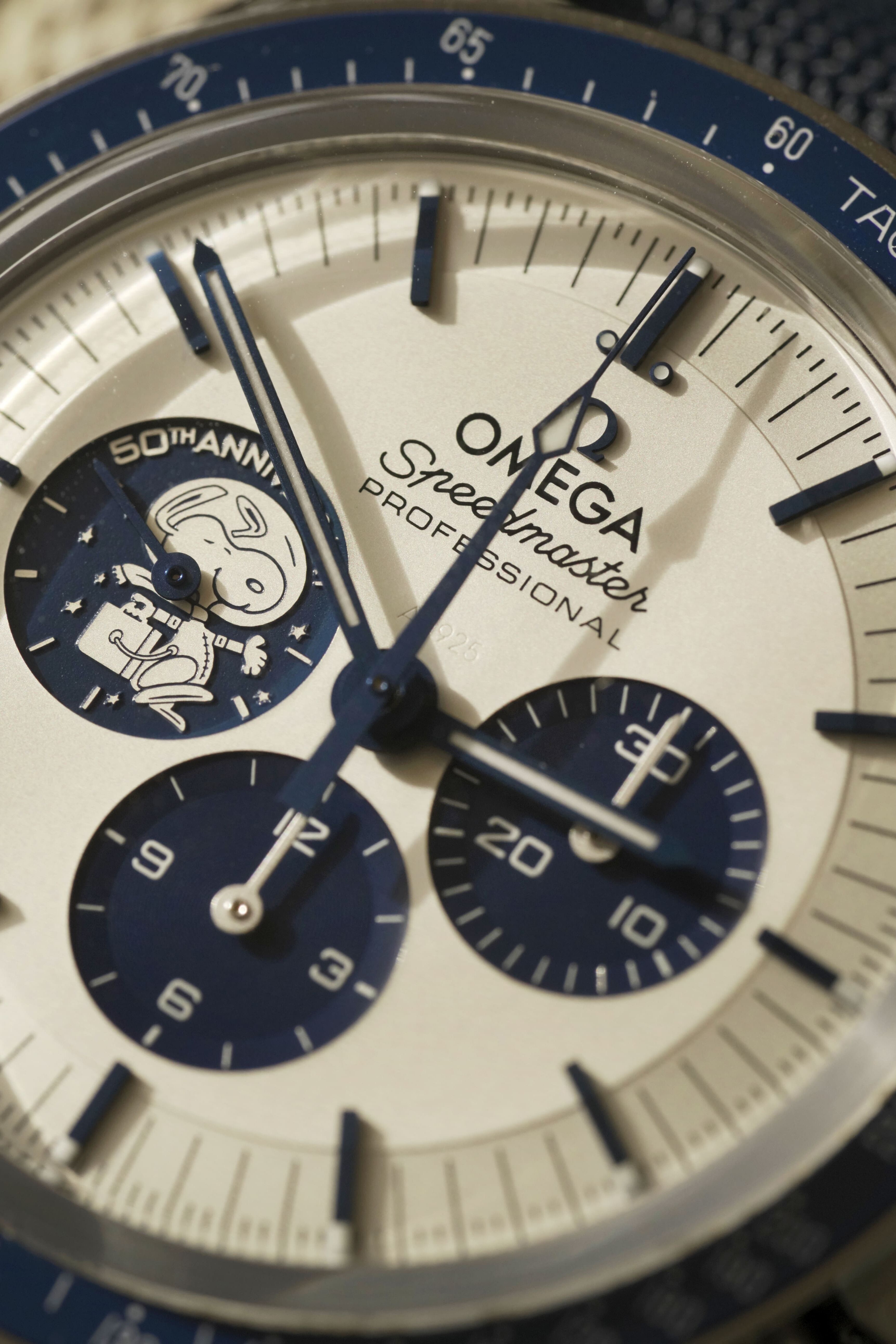 Omega-Speedmaster Silver Snoopy-010-min