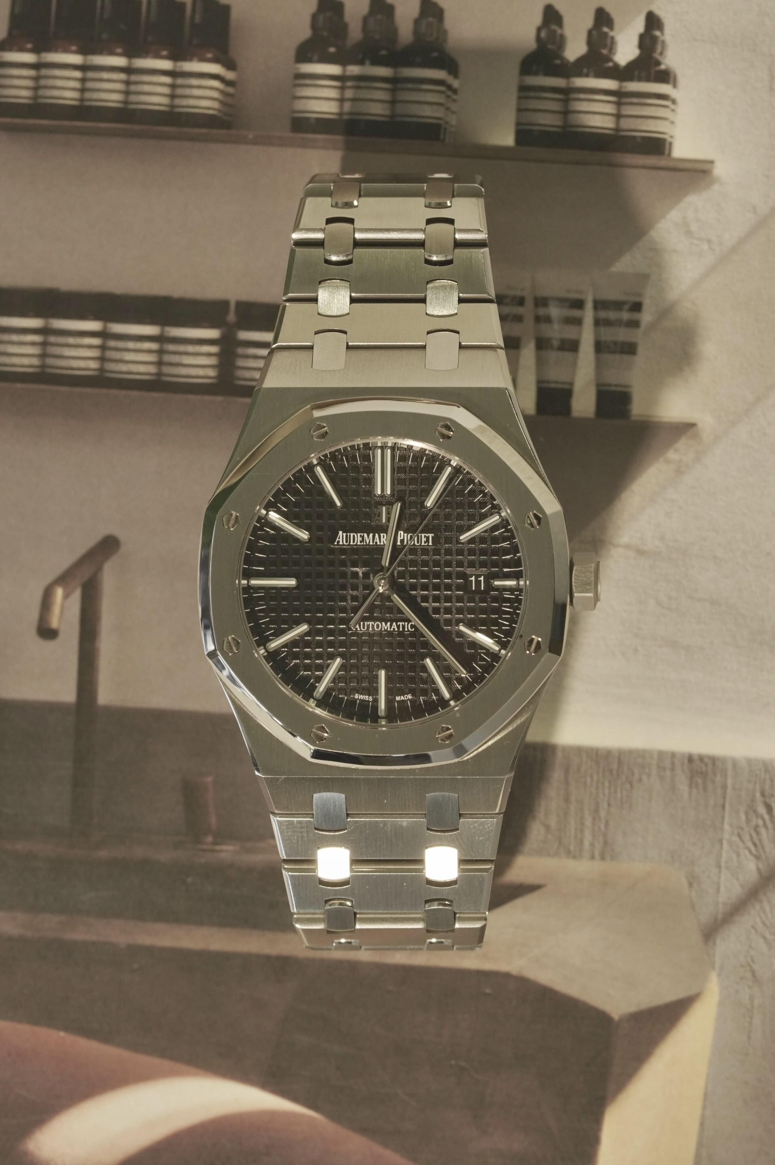 AUD12082401DP - Royal Oak Black - 001-min-min