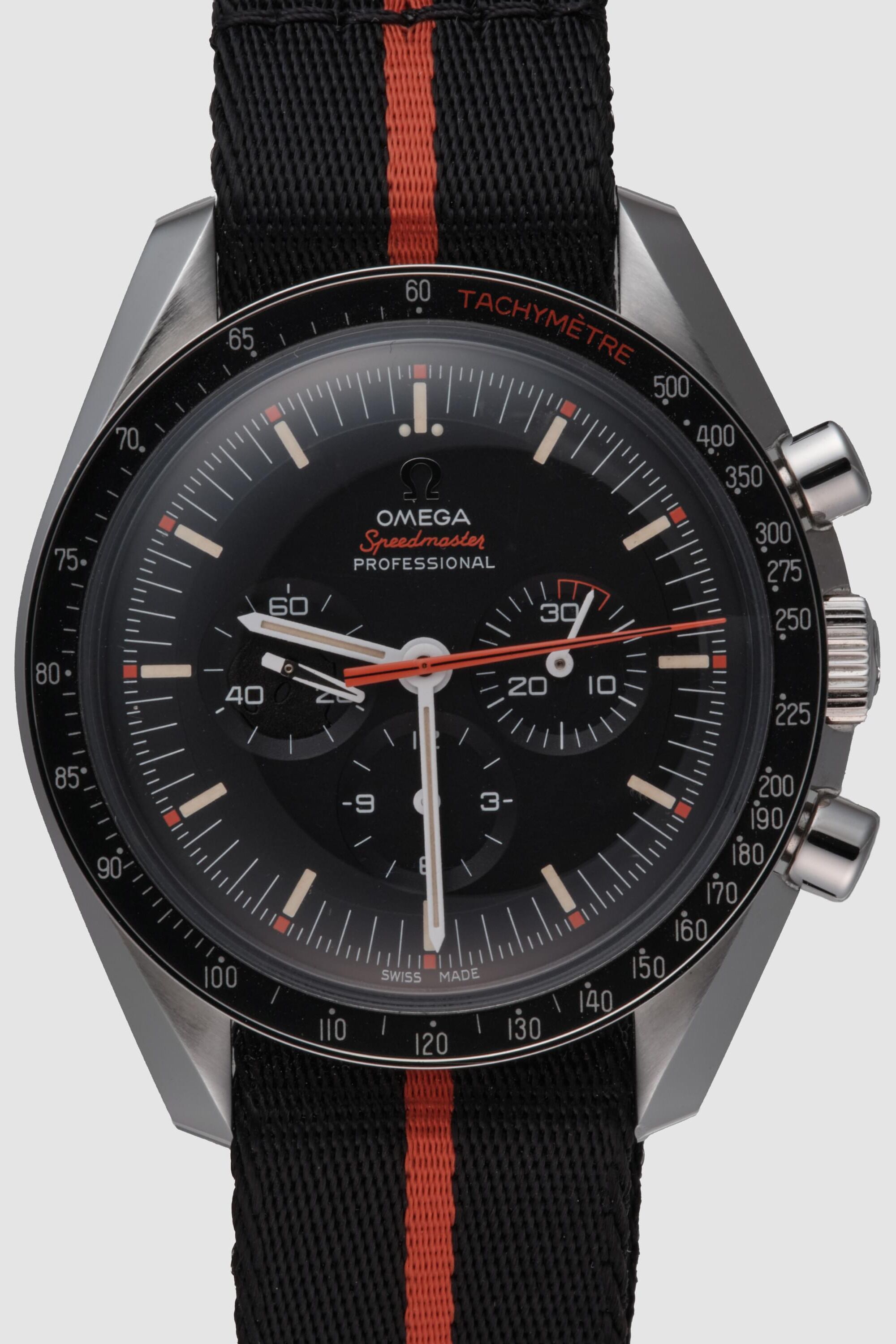 omega_speedmaster_blk_xxx_f