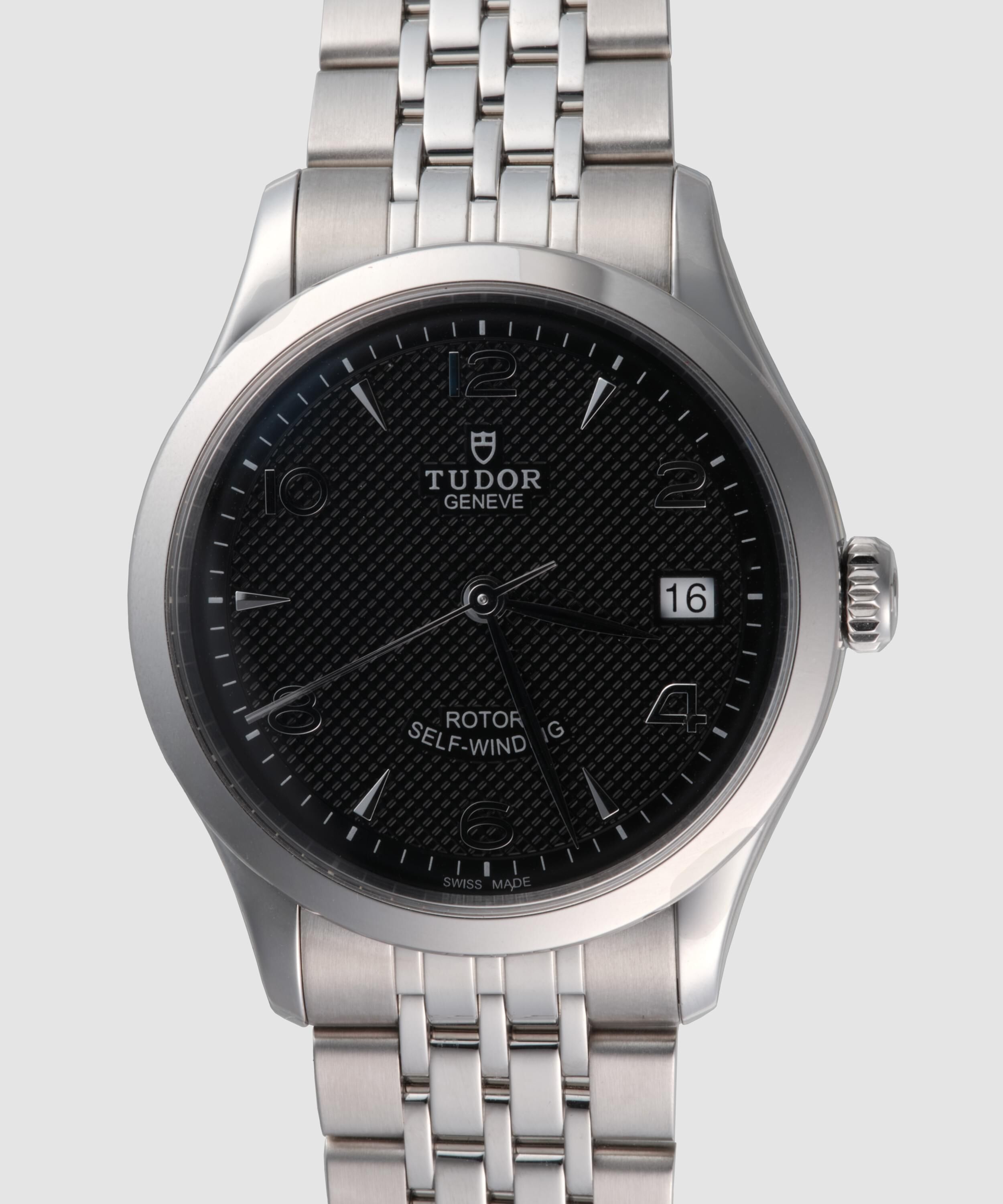 Tudor_1926Black_TUD03122402CM_f