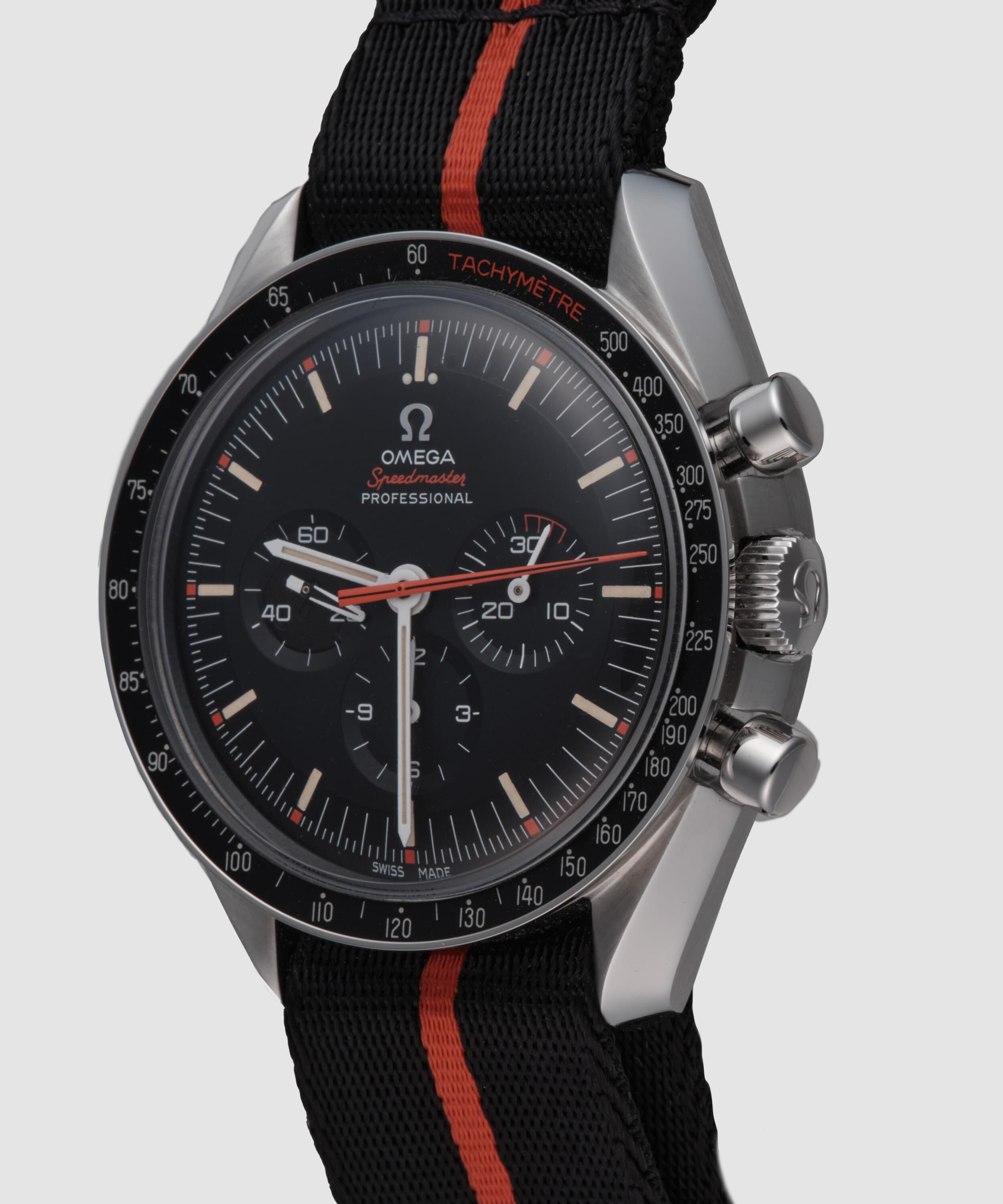 omega_speedmaster_blk_xxx_r