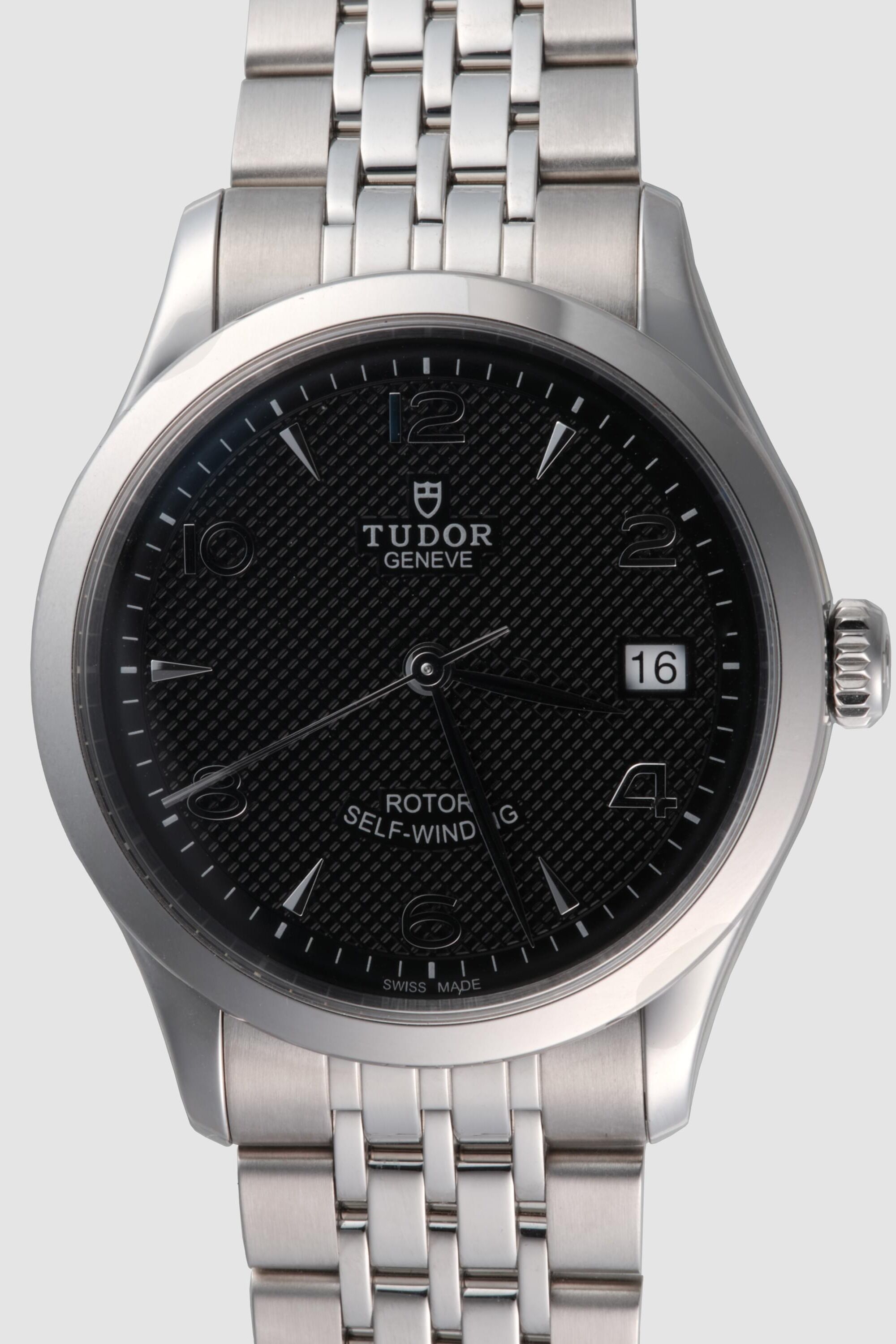 Tudor_1926Black_TUD03122402CM_f