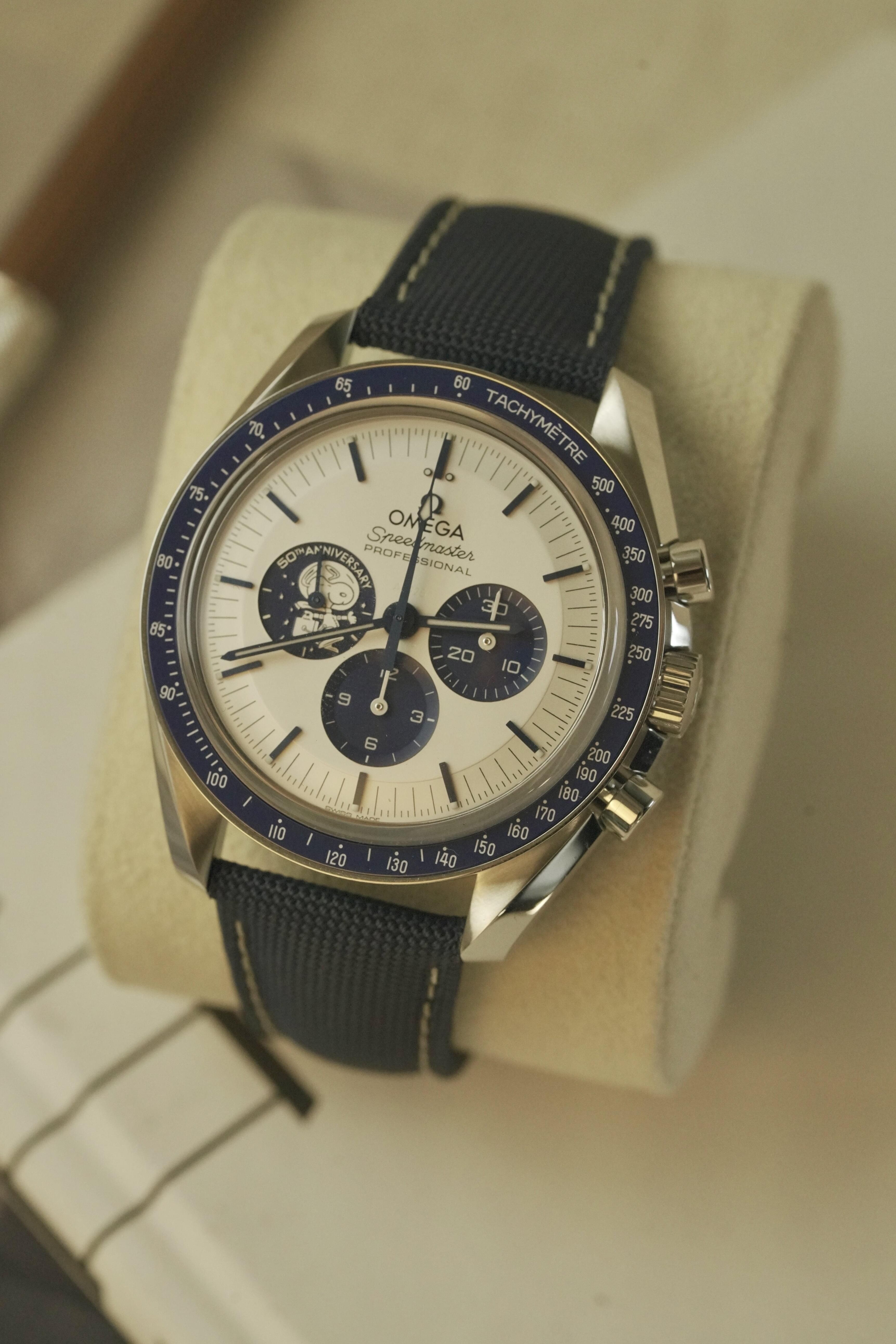 OME03052410DP - Speedmaster Snoopy Silver Anniversary 008